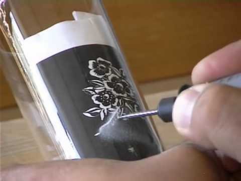 Khắc họa tiết lên thủy tinh nhờ Kali dicromat